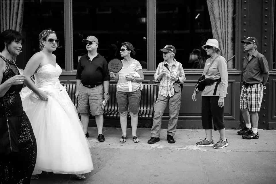 bride_with_strangers