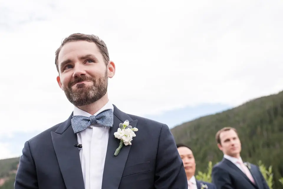 groom_waits_for_bride