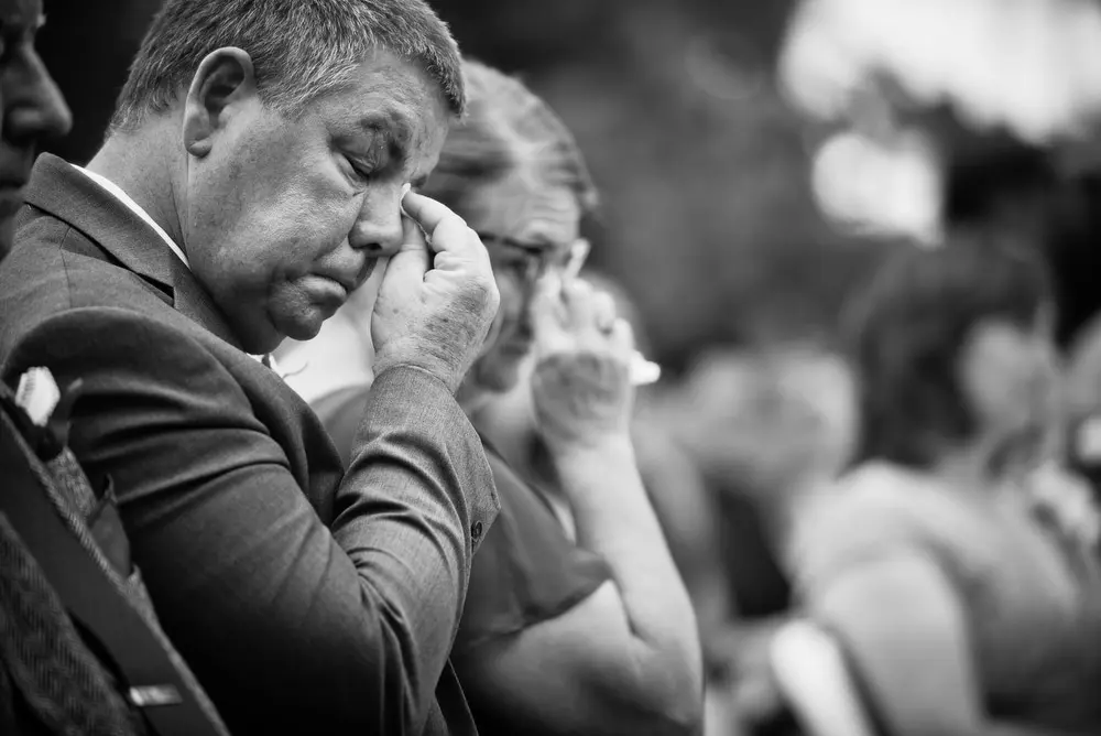 dad cries at wedding