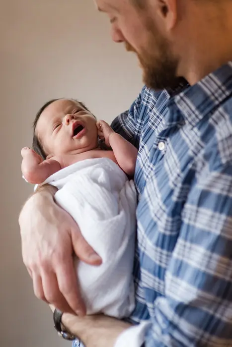 dad with newborn baby