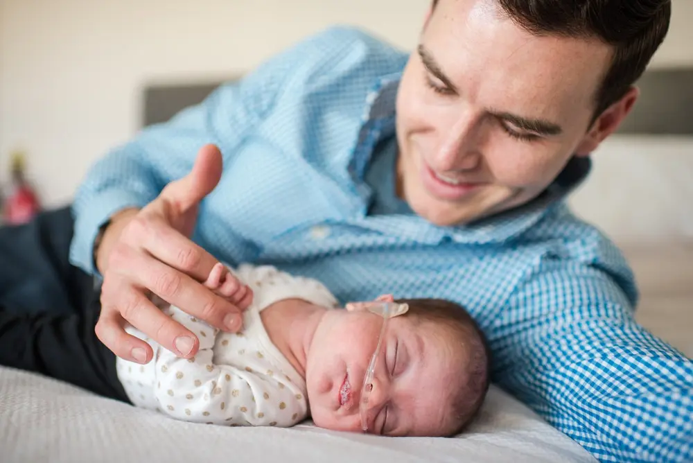 dad with newborn preemie daughter